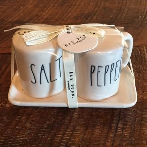 Rae Dunn salt and pepper set